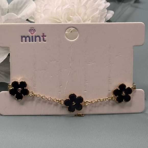 Mint Gold Tone Black Flower 7-9inch Bracelet - Picture 2 of 3